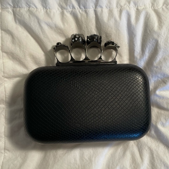 Royal Digs Clutch - Picture 6 of 6